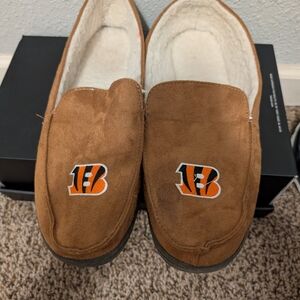 Acorn Tan Men's Loafers with Embroidered Design